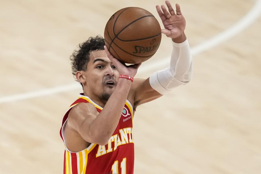Trae Young exits Game 3 after landing awkwardly on the ankle - Journal Beat