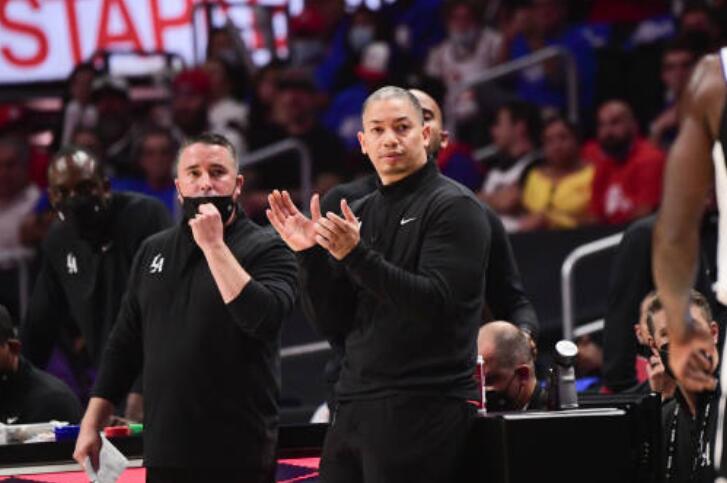 不愧戰術鬼才！盧指導用4個妙招助快艇扳回一局，連續兩輪逆轉並非運氣！-黑特籃球-NBA新聞影音圖片分享社區
