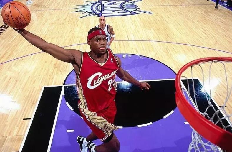 NBA巨星季後賽首秀表現如何?詹姆斯32+11+11,Kobe的出場時間不到1分鐘?-黑特籃球-NBA新聞影音圖片分享社區