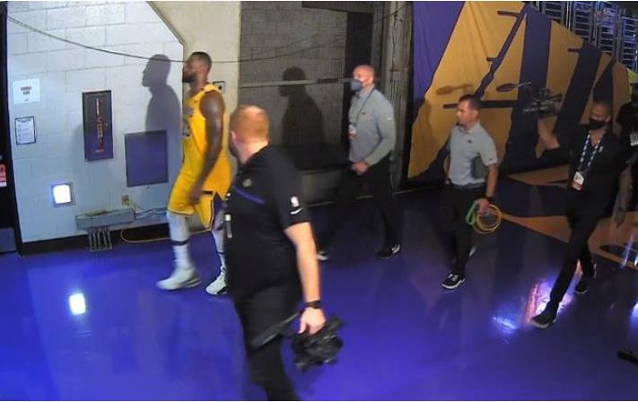 打光最後一顆子彈！詹姆斯29+9+7，苦戰41分鐘無力回天，賽後直接離場！（影）-黑特籃球-NBA新聞影音圖片分享社區