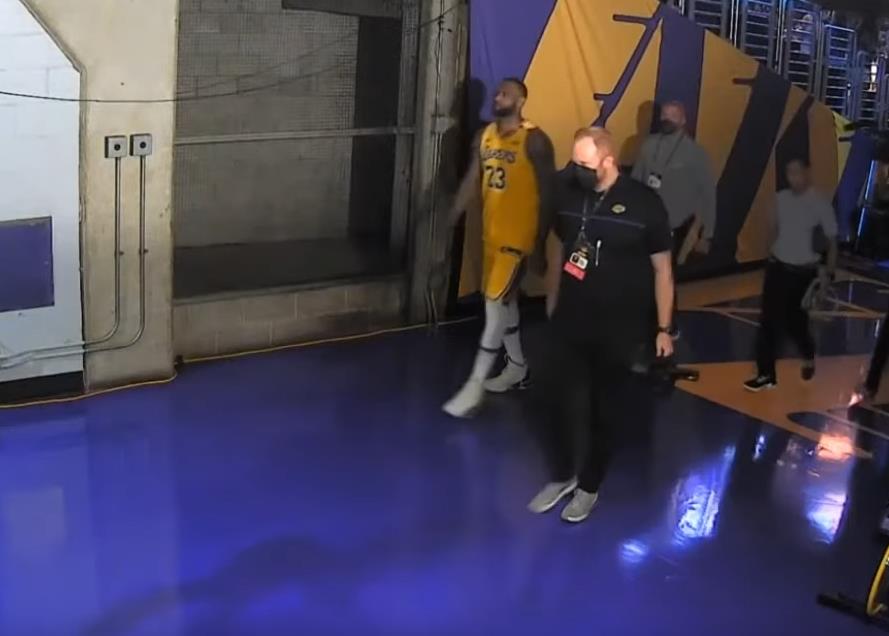 【影片】詹姆斯賽後直接離場！沒有和對手擁抱握手，著名詹黑：他向來如此！-黑特籃球-NBA新聞影音圖片分享社區