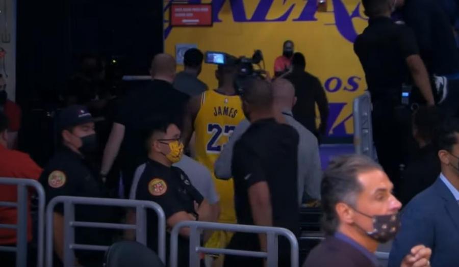 【影片】詹姆斯賽後直接離場！沒有和對手擁抱握手，著名詹黑：他向來如此！-黑特籃球-NBA新聞影音圖片分享社區