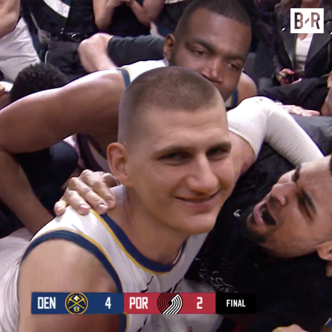 Lillard出局!網友卻惡搞他,經典揮手被P成Jokic:回家的時間到了!-黑特籃球-NBA新聞影音圖片分享社區