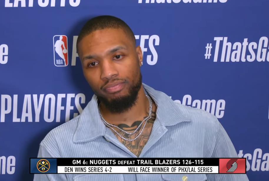 昂首離開!Lillard難挽敗局,賽后擁抱對手,眼眶泛紅落寞離場!(影)-黑特籃球-NBA新聞影音圖片分享社區