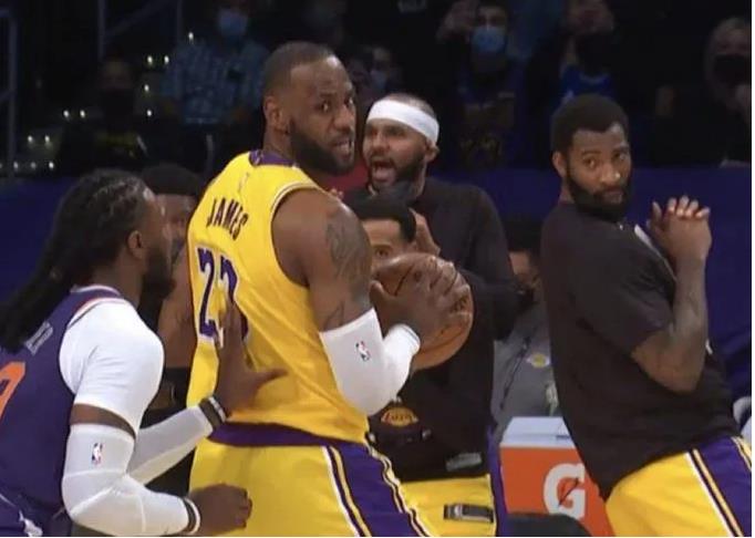 不留情面!Jae Crowder賽後繼續嘲諷詹姆斯:兔子拿槍可不好玩!-黑特籃球-NBA新聞影音圖片分享社區