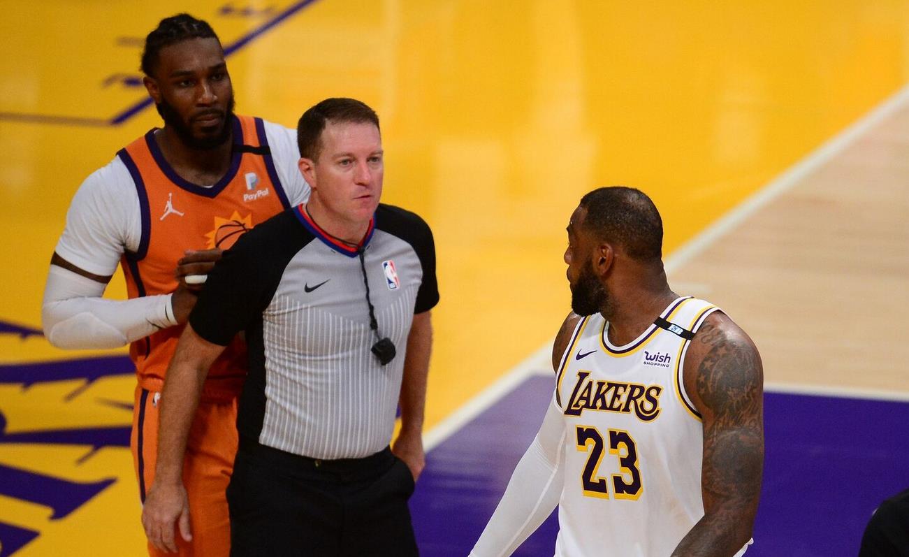 不留情面!Jae Crowder賽後繼續嘲諷詹姆斯:兔子拿槍可不好玩!-黑特籃球-NBA新聞影音圖片分享社區