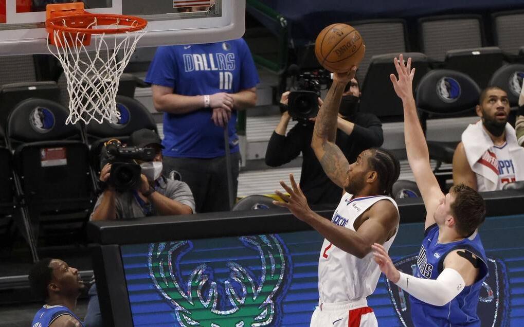 打的就是你!Leonard連續點名單打東契奇,25中18瘋砍45分平生涯紀錄!(影)-黑特籃球-NBA新聞影音圖片分享社區