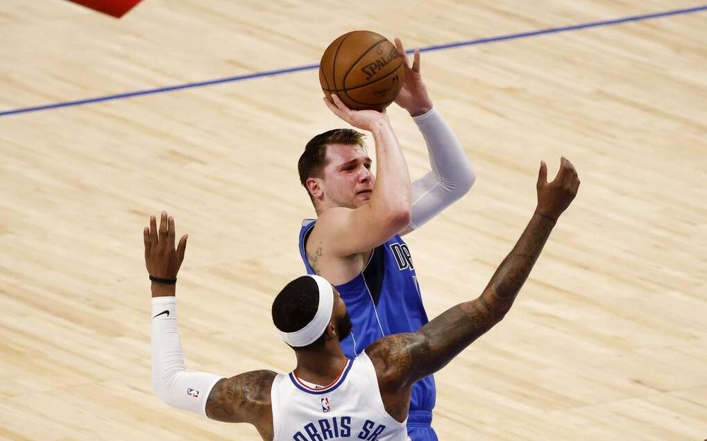 快艇3-3獨行俠 | Leonard大爆發砍45分,東契奇29+11,快艇力克獨行俠將系列賽拖入搶七!(影)-黑特籃球-NBA新聞影音圖片分享社區