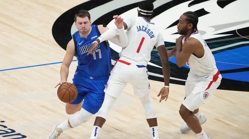 攻防壓制！Leonard本場主防Doncic末節連續單打後者收比賽！-黑特籃球-NBA新聞影音圖片分享社區