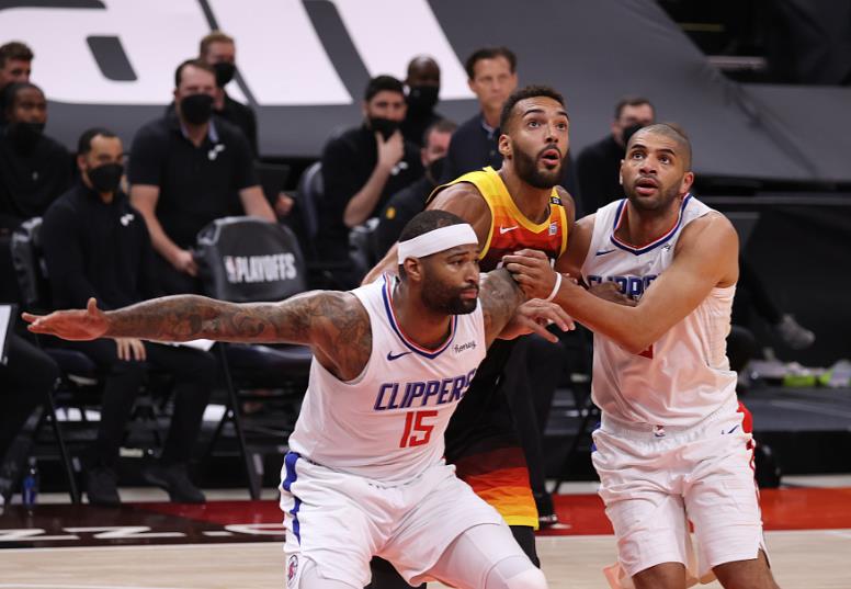 這就是DPOY！Gobert血帽摁翻Cousins，砍13+20還送3封蓋！（影）-黑特籃球-NBA新聞影音圖片分享社區