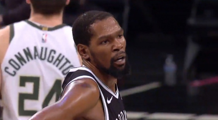 拼盡全力了！籃網和公鹿第四節，杜蘭特和字母哥都已經累到喘粗氣-黑特籃球-NBA新聞影音圖片分享社區