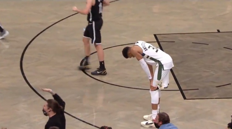 拼盡全力了！籃網和公鹿第四節，杜蘭特和字母哥都已經累到喘粗氣-黑特籃球-NBA新聞影音圖片分享社區