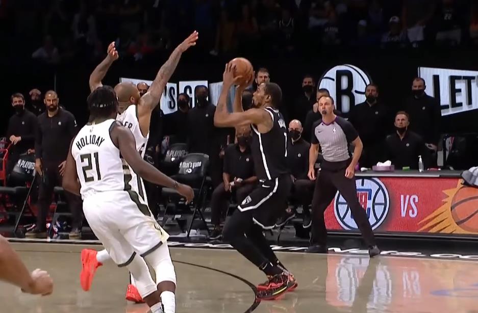 【影片】都怪腳太大?KD末節生死時刻單挑Tucker,高難度轉身後仰絕平!-黑特籃球-NBA新聞影音圖片分享社區