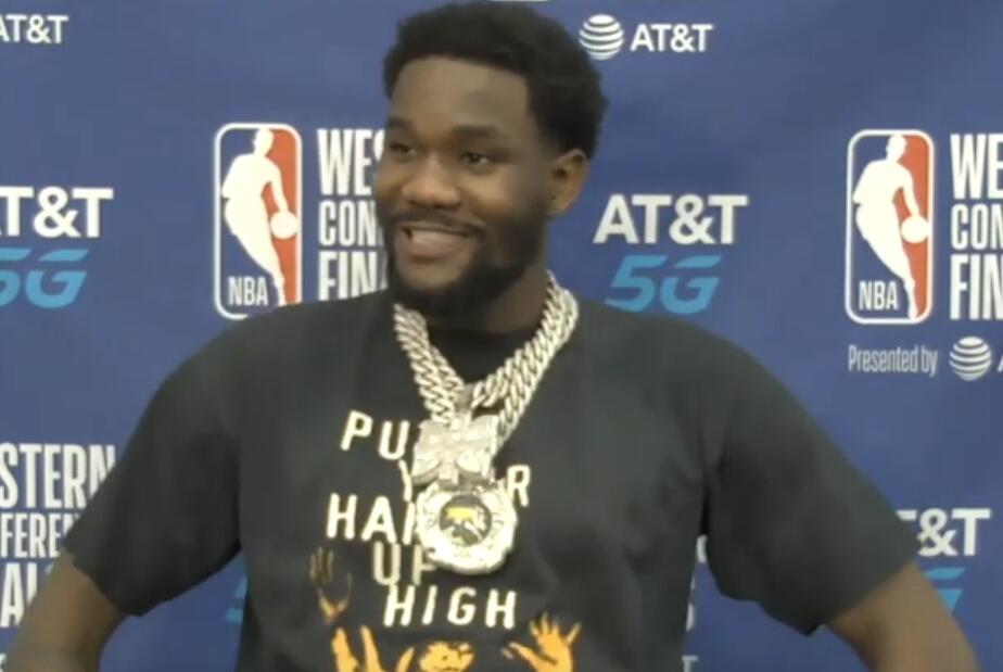 喜當爹?戰勝快艇賽後,Ayton:保羅給我發簡訊「父親節快樂」,我懵了!-黑特籃球-NBA新聞影音圖片分享社區