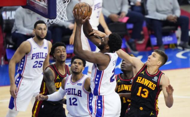 空砍31+11!Embiid陷入呆滯,關鍵時刻失誤葬送比賽,這是又一次被打哭了?(影)-黑特籃球-NBA新聞影音圖片分享社區