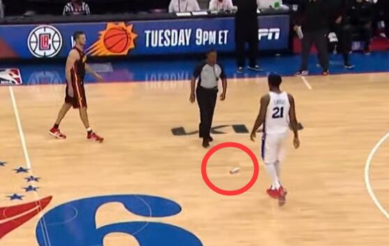 【影片】76人無緣東區決賽,主場球迷怒了,飲料瓶扔進球場,提前退場,噓聲漫天!-黑特籃球-NBA新聞影音圖片分享社區