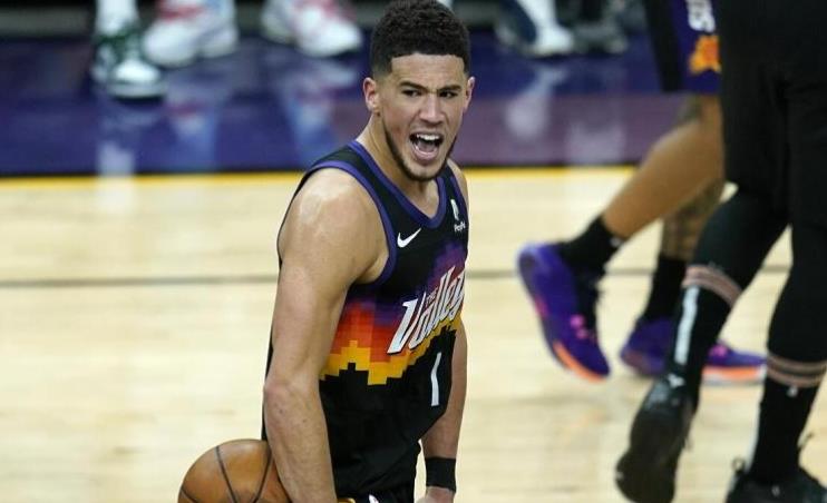 Booker此前409場例行賽+10場,季後賽皆未斬獲大三元,今日轟40+大三元!-黑特籃球-NBA新聞影音圖片分享社區