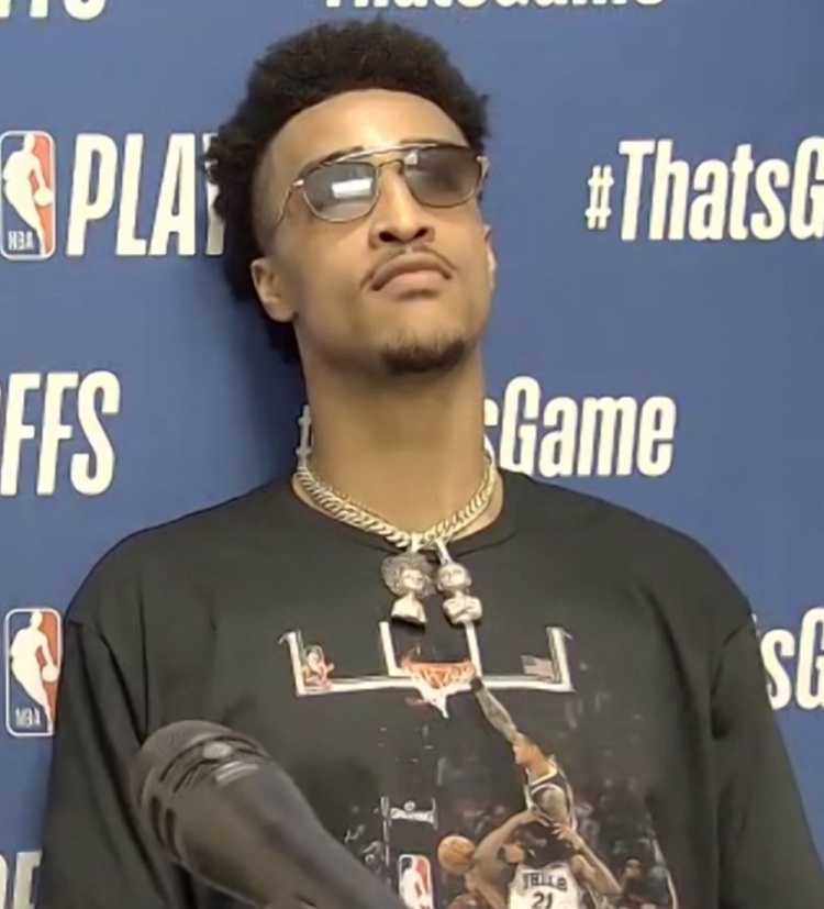 你好騷啊！Collins出席發布會身穿隔扣Embiid文化衫！-黑特籃球-NBA新聞影音圖片分享社區