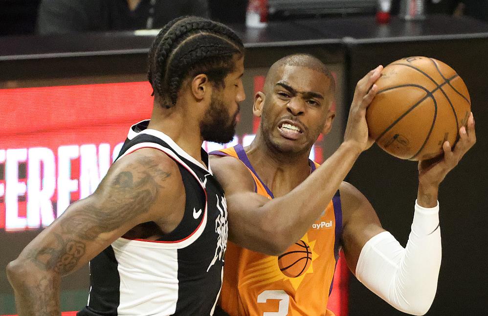 自我救贖！喬治狂轟27+15+8，飆中半場壓哨三分向球迷獻吻！（影）-黑特籃球-NBA新聞影音圖片分享社區