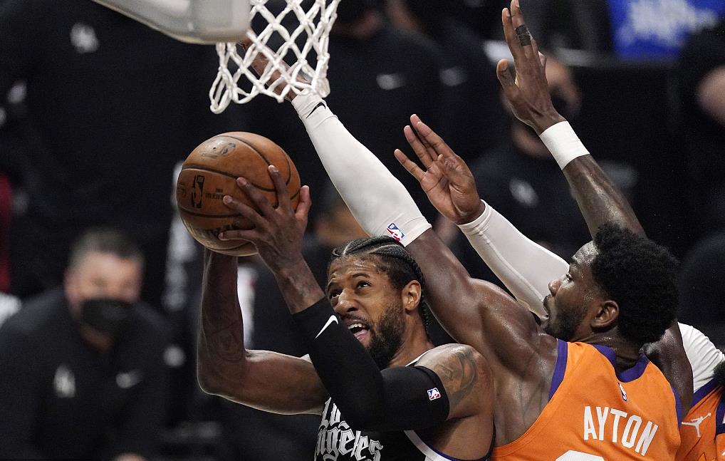 自我救贖！喬治狂轟27+15+8，飆中半場壓哨三分向球迷獻吻！（影）-黑特籃球-NBA新聞影音圖片分享社區