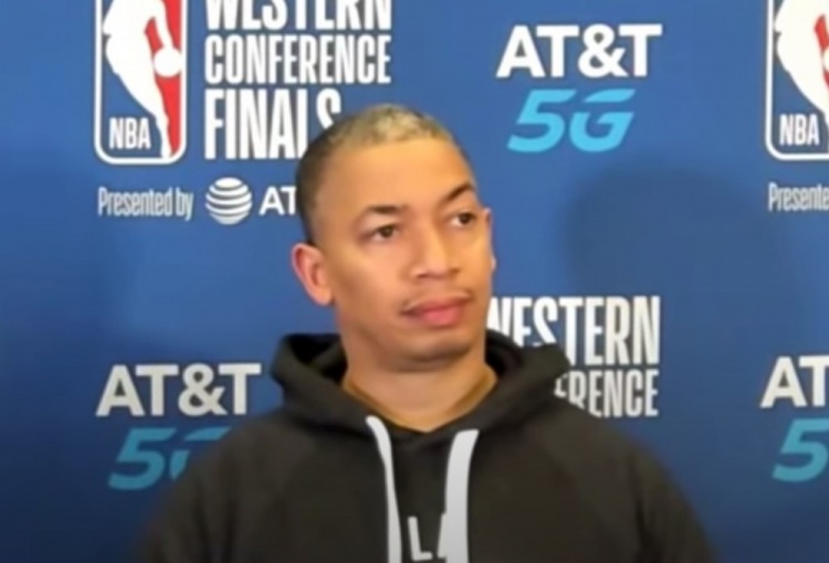 Tyronn Lue:我們在第四節有12次領先的機會,但始終沒能捅破窗戶紙-黑特籃球-NBA新聞影音圖片分享社區