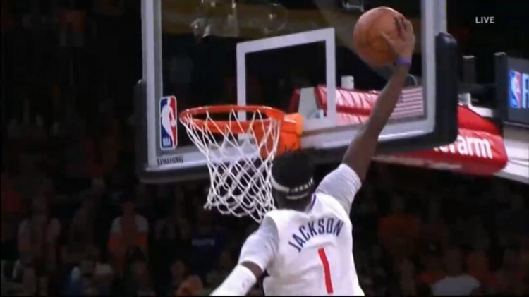 【影片】喬治抄截Ayton!Reggie快攻晃過Booker,直接戰斧劈扣太陽喊停!-黑特籃球-NBA新聞影音圖片分享社區