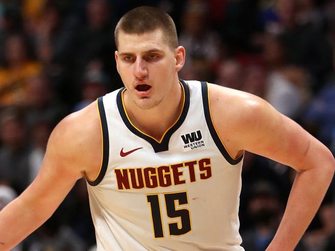 Nikola Jokic, il fenomeno pigro (e poco fit): col suo basket lento e felice  sfata il mito Nba del superatleta- Corriere.it