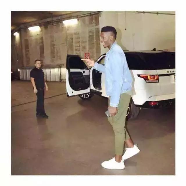 Clint Capela：之前每次開「荒原路華攬勝」都被Tucker吐槽，所以我換了輛藍寶堅尼！-黑特籃球-NBA新聞影音圖片分享社區