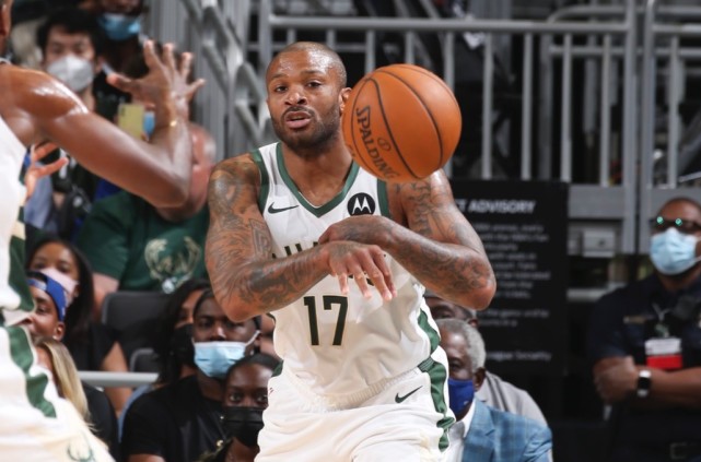 3抄截,正負值高達+34!公鹿有意續約塔克,球迷:籃網不想要嗎?-黑特籃球-NBA新聞影音圖片分享社區