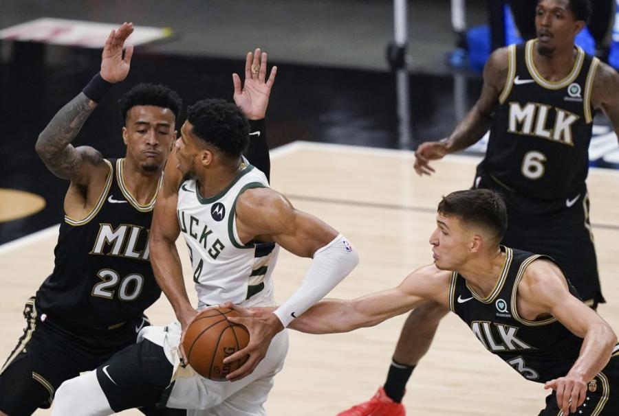 Bucks&#39; Antetokounmpo leaves game with apparent knee injury | Taiwan News |  2021-06-30 10:15:34