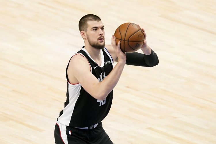 喬治:Zubac使對手在籃下進攻變得艱難,Mann做的很多事都是本能!-黑特籃球-NBA新聞影音圖片分享社區