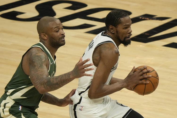 杜蘭特系列賽面對Tucker防守命中率為45.6%,面對字母哥為33.3%-黑特籃球-NBA新聞影音圖片分享社區