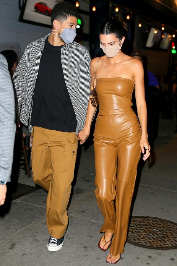 Kendall Jenner, Devin Booker Hold Hands on Date Night in NYC | PEOPLE.com