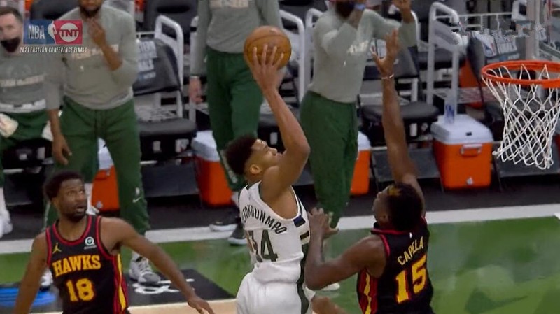 【影片】誰說字母哥沒技術?旋轉陀螺流暢上籃,單手滯空上演逆天拉桿,太強了!-黑特籃球-NBA新聞影音圖片分享社區