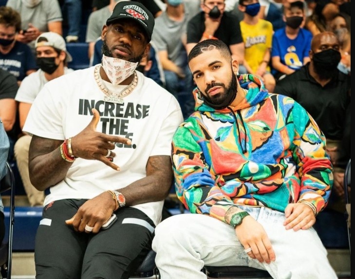 詹皇曬看兒子復出戰照,陪看陣容豪華:帶刀侍衛JR+湖人保全Dudley+歌手Drake!-黑特籃球-NBA新聞影音圖片分享社區