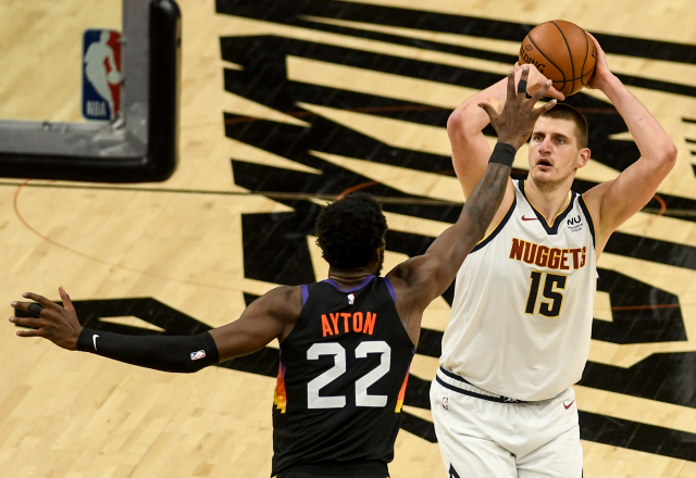 Deandre Ayton outshines Nikola Jokic in Nuggets&#39; Game 1 loss, reacts to MVP&#39;s praise: “That&#39;s lit” – The Denver Post