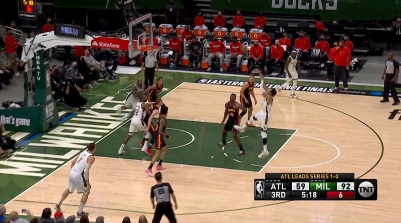 【影片】誰說字母哥沒技術?旋轉陀螺流暢上籃,單手滯空上演逆天拉桿,太強了!-黑特籃球-NBA新聞影音圖片分享社區