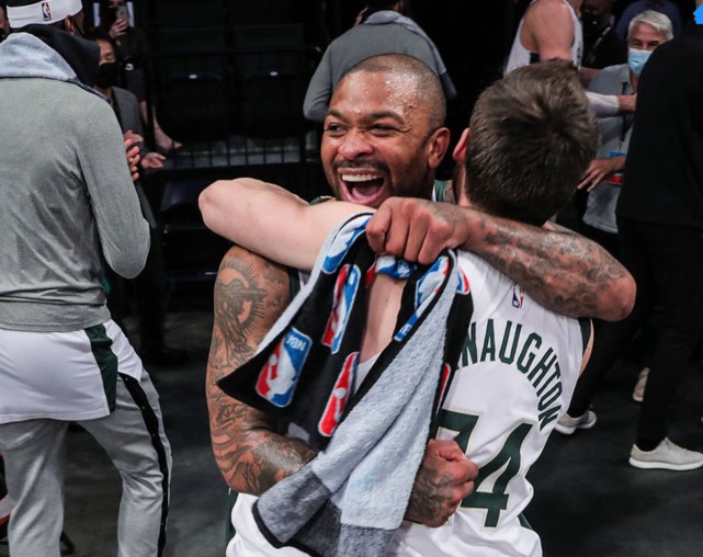 3抄截,正負值高達+34!公鹿有意續約塔克,球迷:籃網不想要嗎?-黑特籃球-NBA新聞影音圖片分享社區