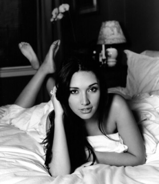 Beautiful B&amp;W: Morning beauty: Amelia Vega