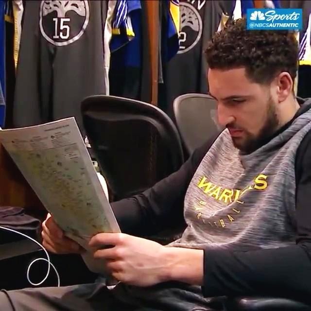 NBA球員在更衣室都幹嘛?有人吃東西,K湯看報紙,還有人在打麻將!-黑特籃球-NBA新聞影音圖片分享社區