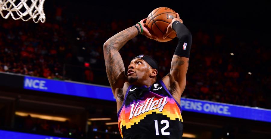 Torrey Craig attacks the basket for the slam | Phoenix Suns