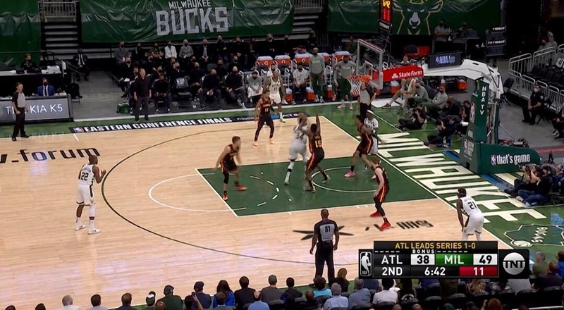 【影片】誰說字母哥沒技術?旋轉陀螺流暢上籃,單手滯空上演逆天拉桿,太強了!-黑特籃球-NBA新聞影音圖片分享社區