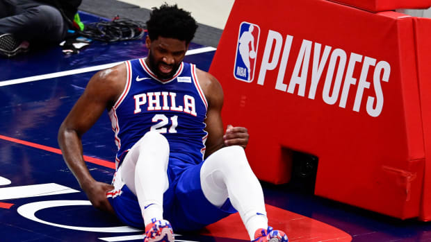 Joel Embiid injury: 76ers center exits vs Wizards with knee soreness - Sports Illustrated