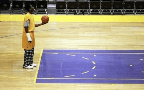 NBA巨星的自律:詹姆斯2年來第一次吃紅肉,科比受傷還堅持訓練-黑特籃球-NBA新聞影音圖片分享社區