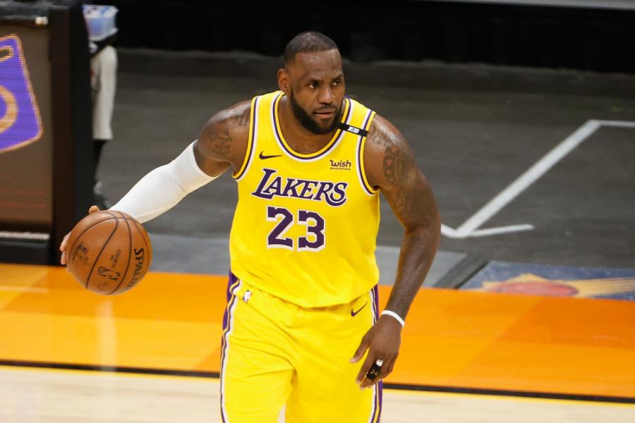 LeBron James, Lakers top NBA&#39;s most popular jersey and team sales