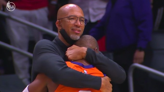 我激動啊！Monty Williams賽后將Pual緊緊摟在懷中-黑特籃球-NBA新聞影音圖片分享社區