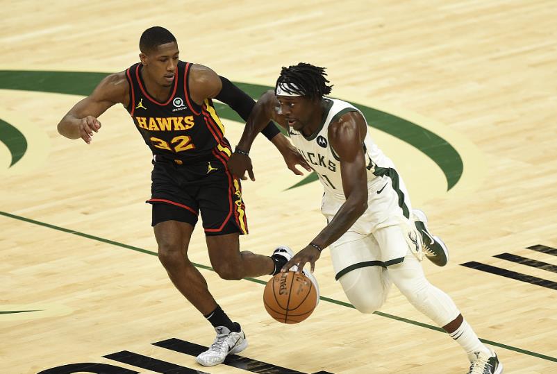 公鹿3-2老鷹 | 大Lopez狂轟33分4阻攻，米豆湯26+13+8，假日哥25+6，公鹿主場拿下天王山！（影）-黑特籃球-NBA新聞影音圖片分享社區