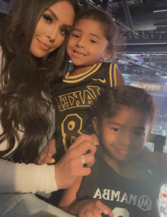 2和24！Vanessa帶兩個女兒觀看WNBA明星賽！