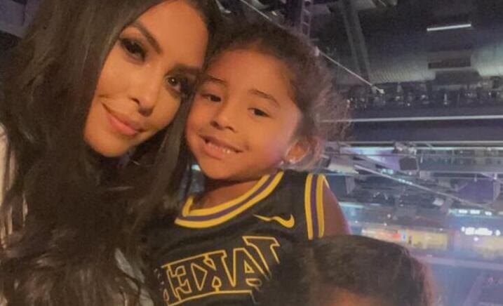 瓦妮莎帶女兒觀戰WNBA！女版KD閃耀三分賽，杜蘭特：我是她的粉絲！