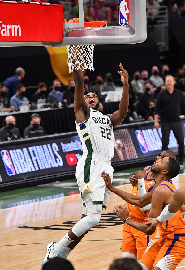 偶爾的神!Middleton手感復甦怒斬40+6,生死時刻連轟10分!(影)-黑特籃球-NBA新聞影音圖片分享社區